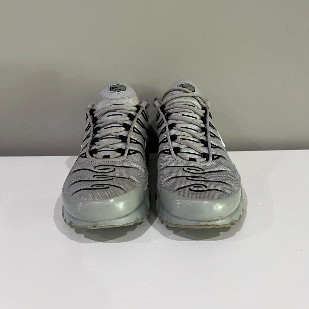 Nike Air Max Plus TN Wolf Grey Lace Up Men's Sneakers Size 9 - Picture 6 of 11
